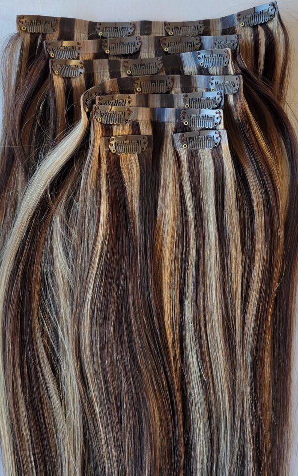 16" Seamless Clip in 100% Human Hair Extensions,140 grams,8Pcs,20 clips #4/18 dark Brown mixed with Honey Blonde - Image 4